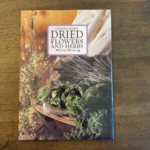 Country Crafts Dried Flowers and Herbs by Lynn Bryan (1994), vintage